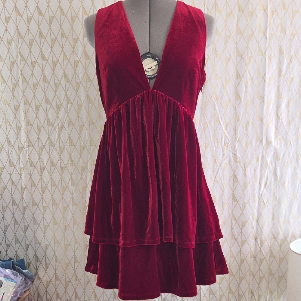 Gianni Bini Deep Red Velvet Tiered V-Neck Dress - Picture 1 of 4